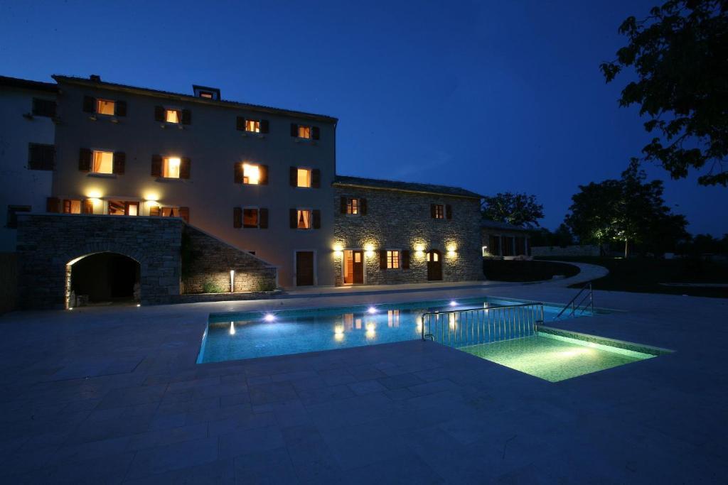 Villa Poropati, Groznjan, Istria - Luxury Countryside Estate For Up To 19 Persons - Large Pool Of 80M2 With Kids Section Zimmer foto