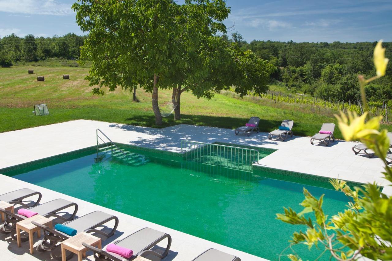Villa Poropati, Groznjan, Istria - Luxury Countryside Estate For Up To 19 Persons - Large Pool Of 80M2 With Kids Section Exterior foto