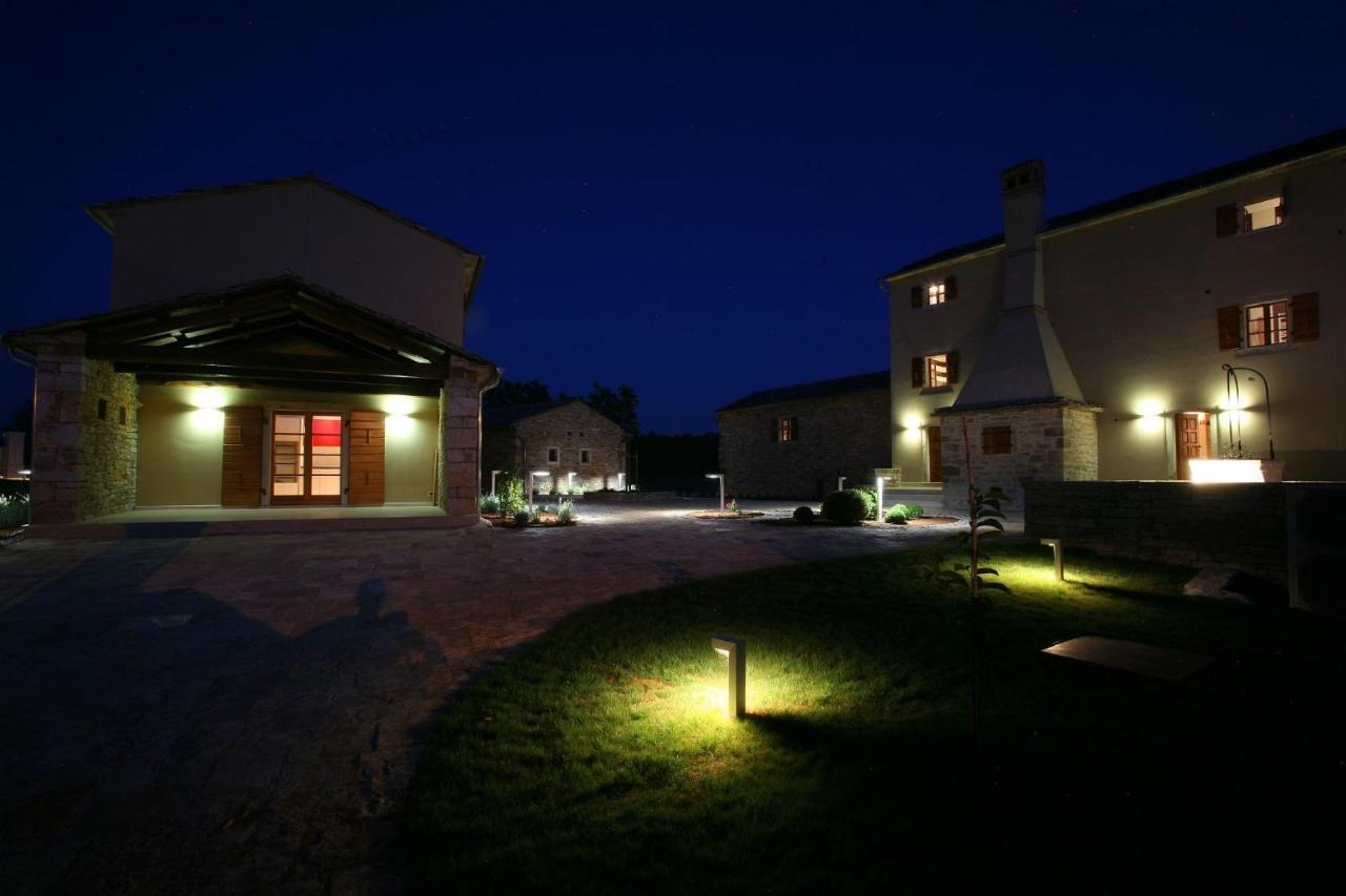 Villa Poropati, Groznjan, Istria - Luxury Countryside Estate For Up To 19 Persons - Large Pool Of 80M2 With Kids Section Zimmer foto